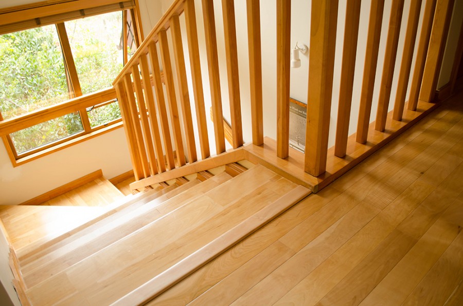 Pisos de madera de lenga maciza y escaleras de madera